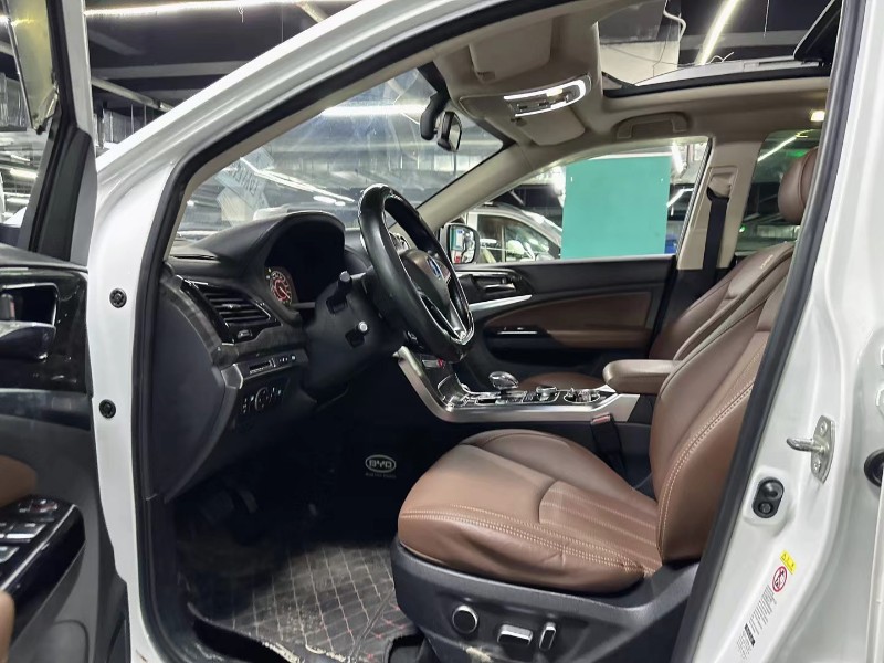 成都17年比亚迪唐4