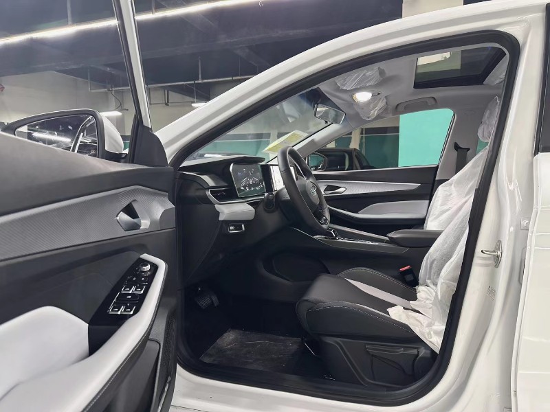 成都24年吉利缤瑞4