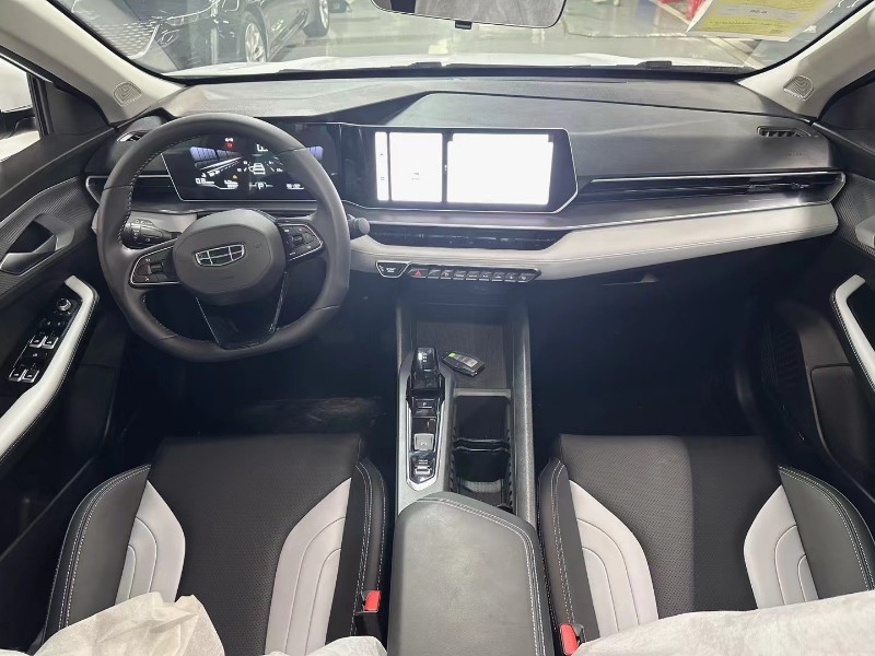 成都24年吉利缤瑞5