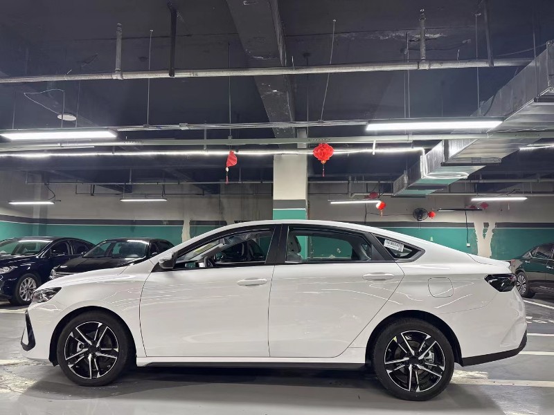 成都24年吉利缤瑞8