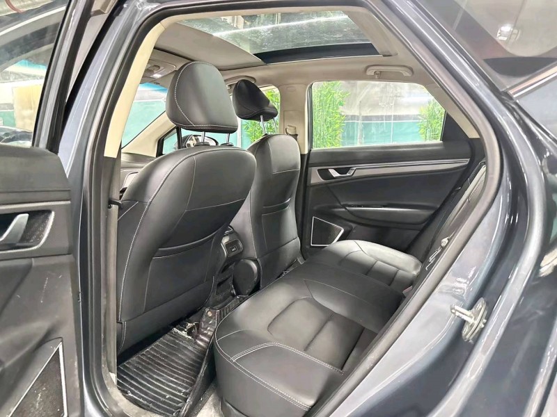 成都18年吉利帝豪GS6