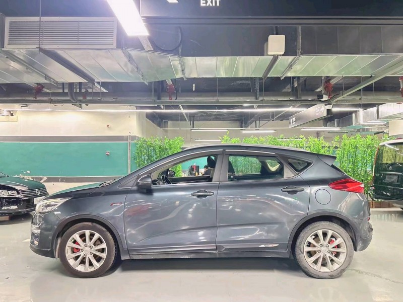 成都18年吉利帝豪GS8