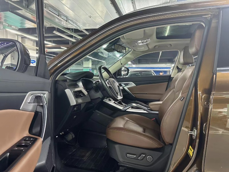 成都16年吉利博越4