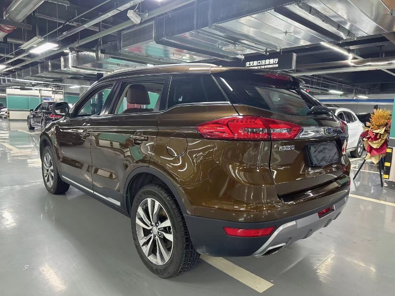 成都16年吉利博越7