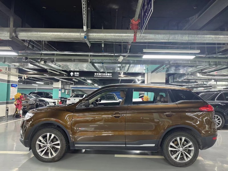 成都16年吉利博越8