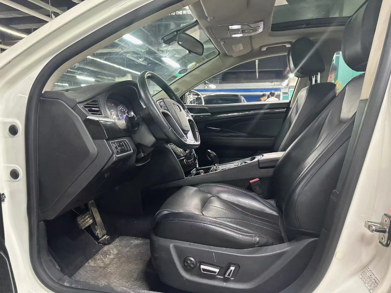 成都16年吉利博瑞4