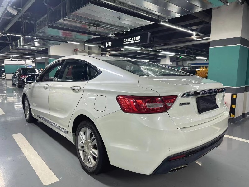 成都16年吉利博瑞7