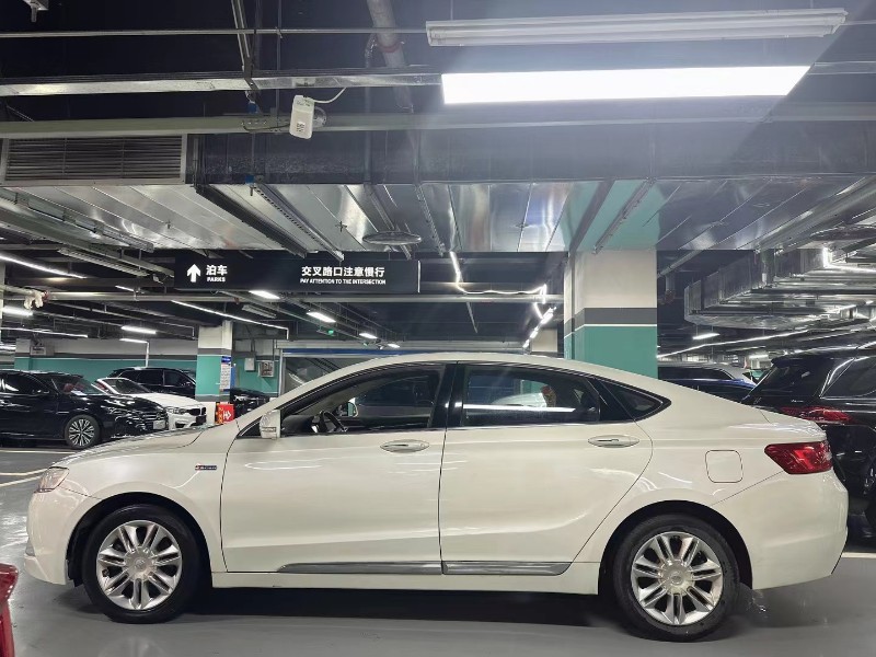 成都16年吉利博瑞8