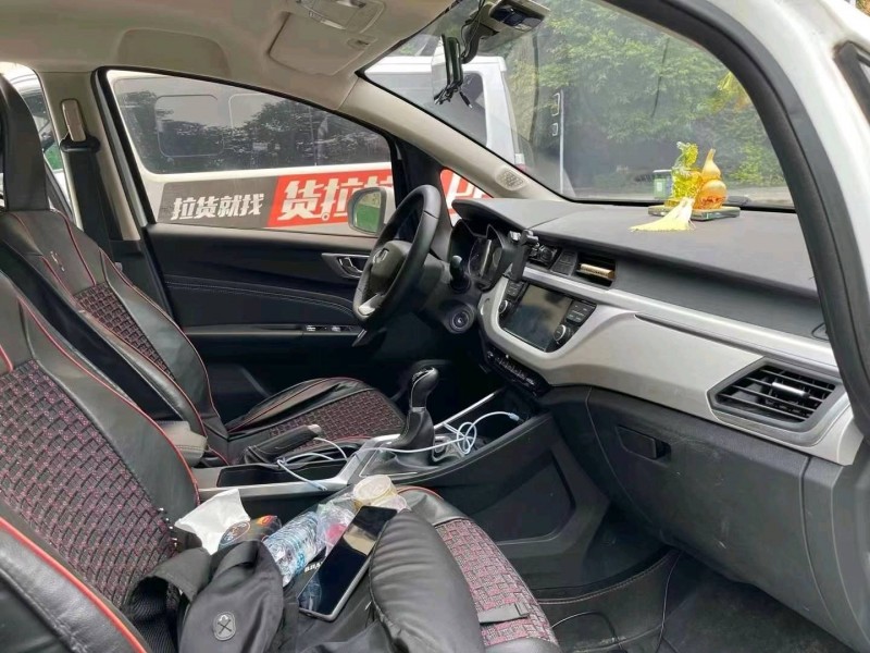 成都20年吉利远景5