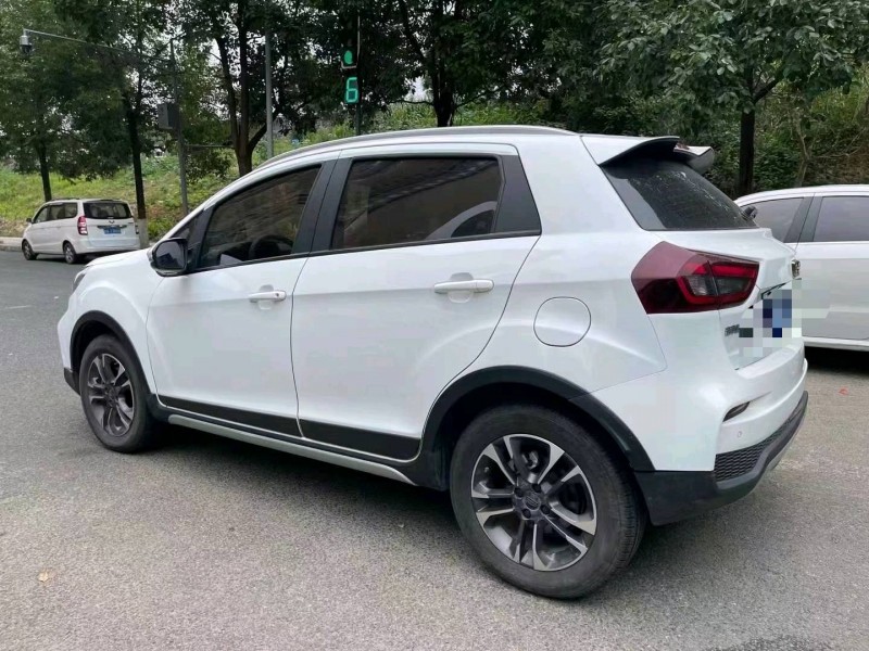 成都20年吉利远景8