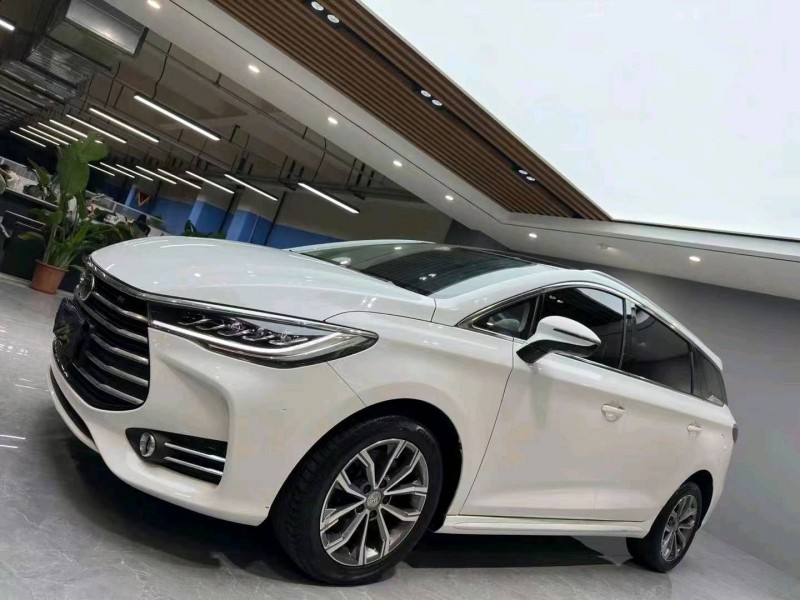 成都19年比亚迪宋MAX2