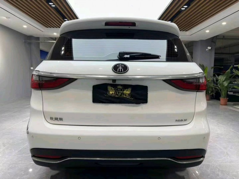 成都19年比亚迪宋MAX8