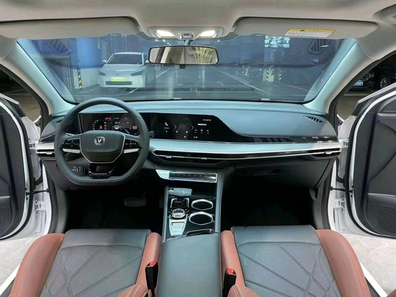 成都24年长安汽车逸动3