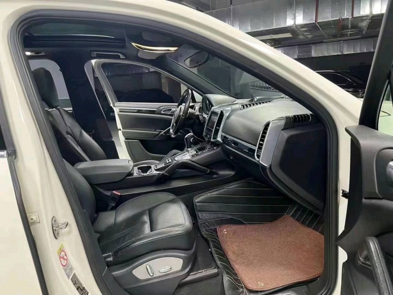 成都12年保时捷卡宴9