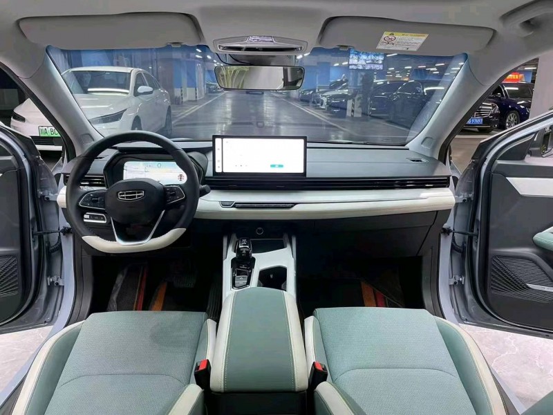 成都23年吉利帝豪3