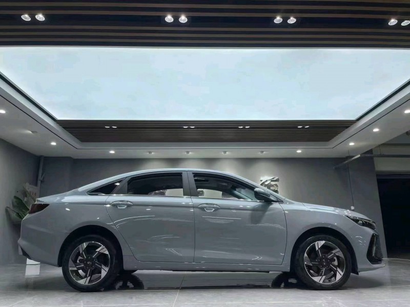 成都23年吉利帝豪7