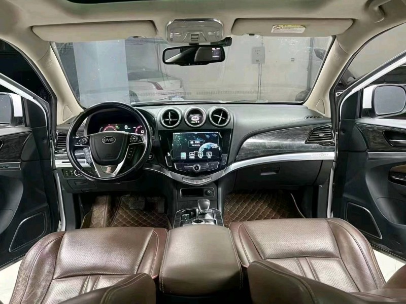 成都16年比亚迪唐5