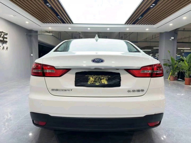 成都19年福特福睿斯8