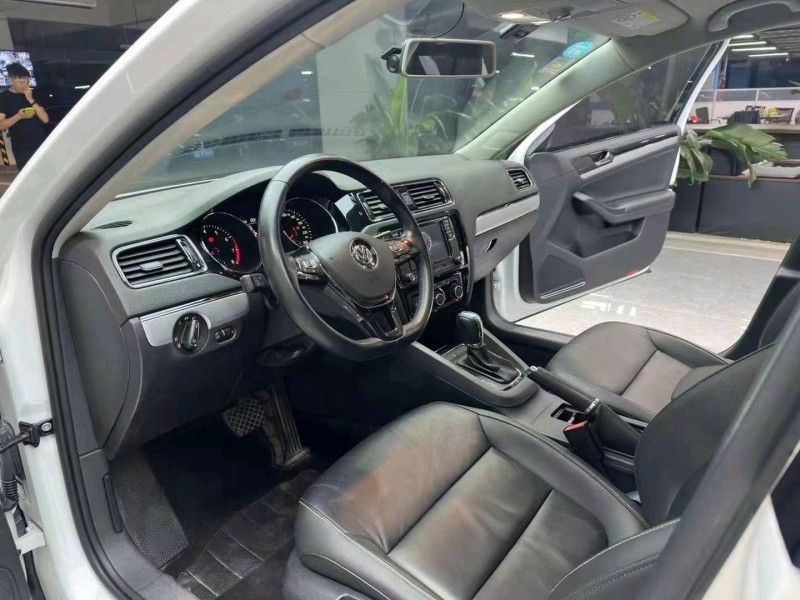 成都17年大众速腾5