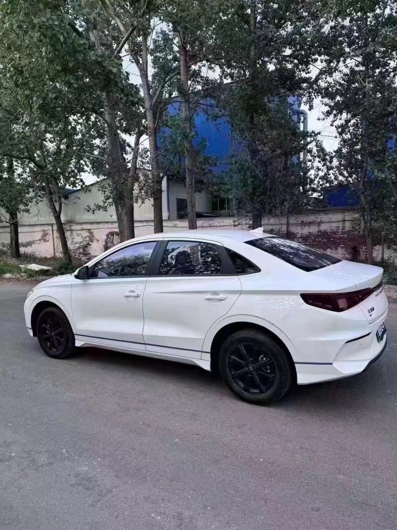 菏泽22年比亚迪E37