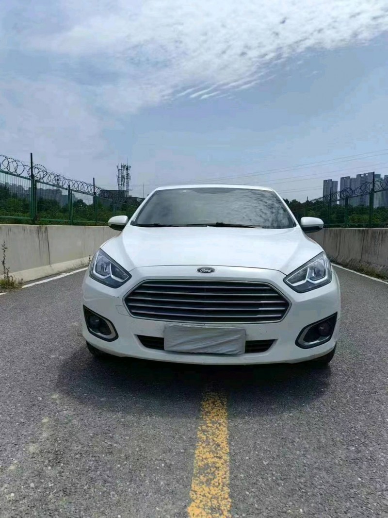 郑州16年福特福睿斯1