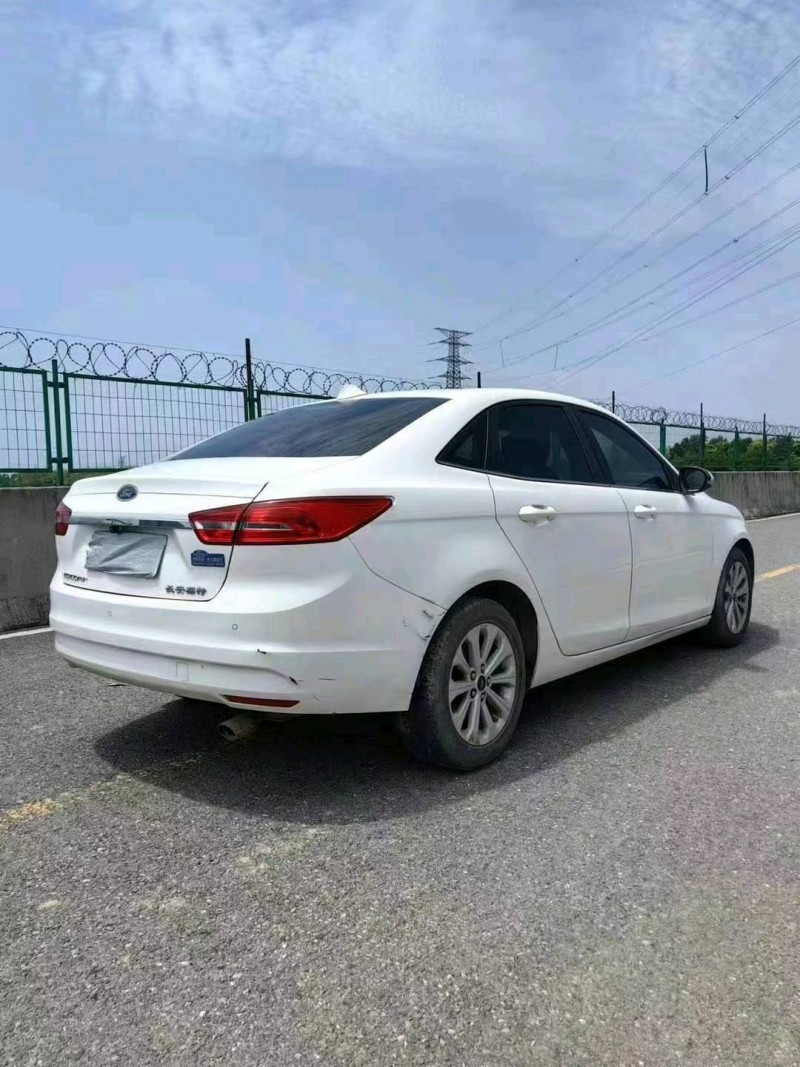 郑州16年福特福睿斯3