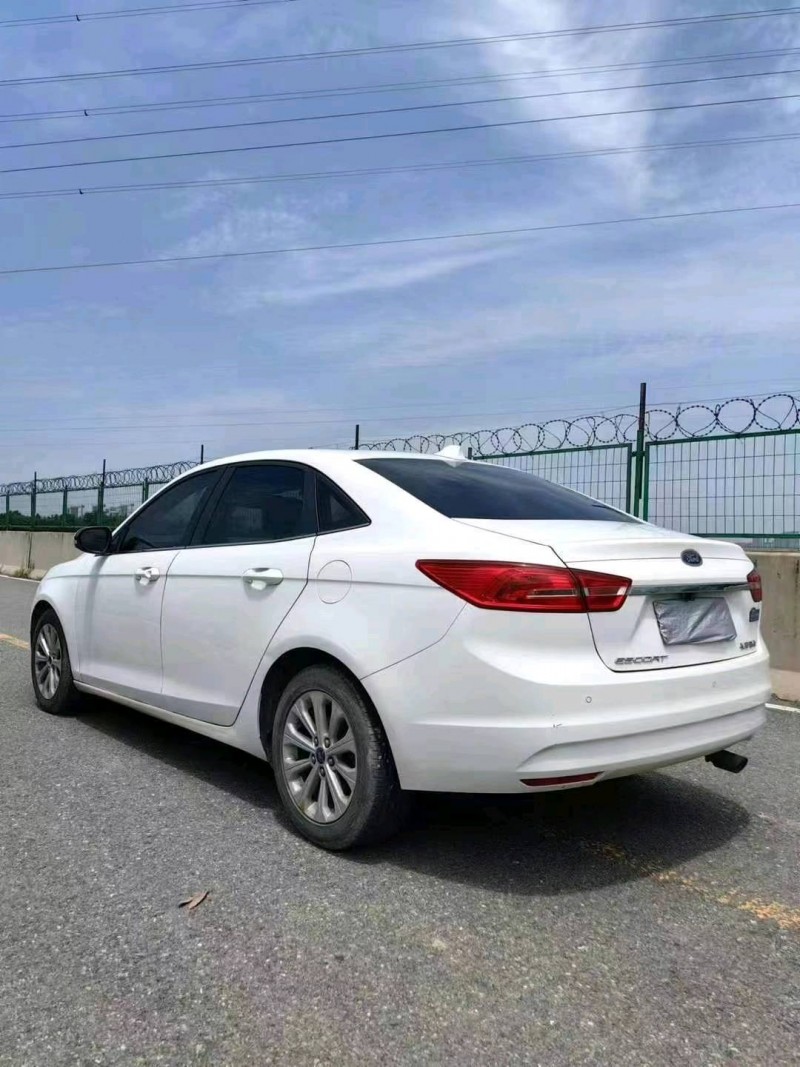 郑州16年福特福睿斯4