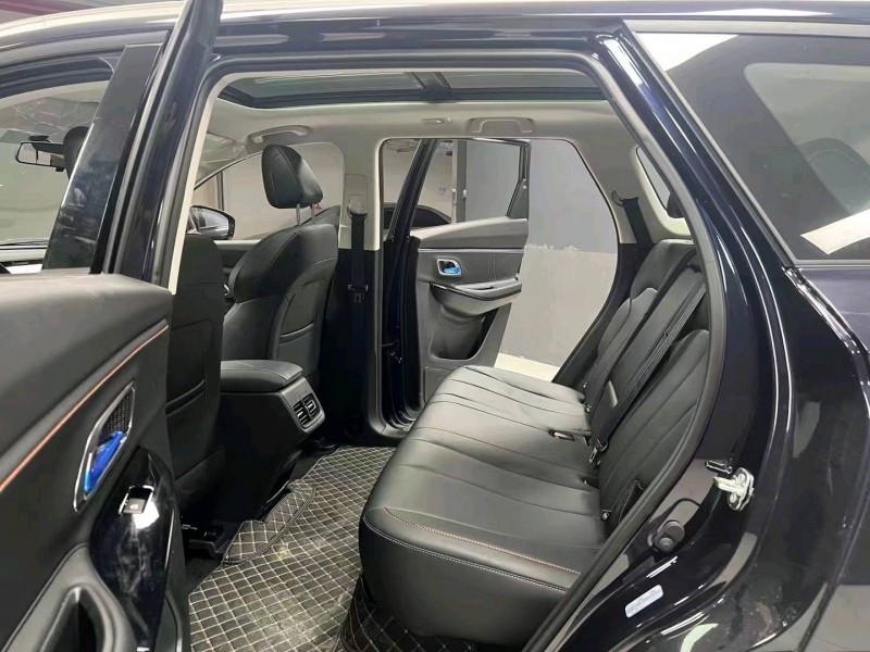 成都23年长安汽车欧尚9