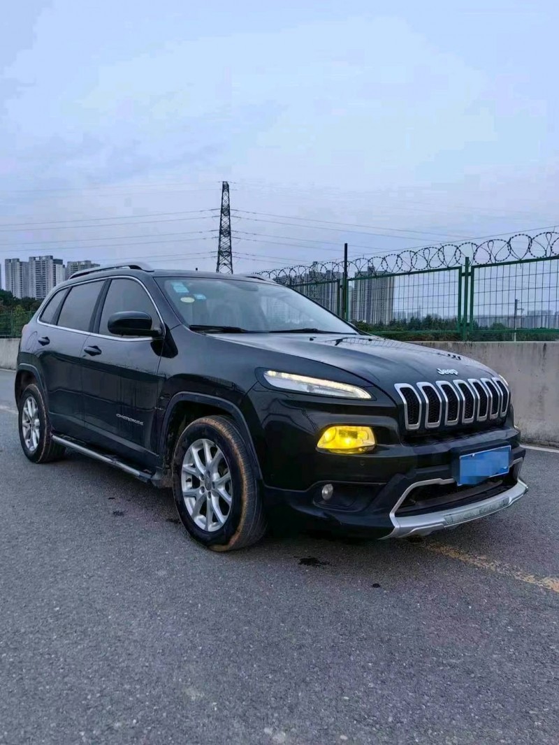 郑州16年Jeep自由光2