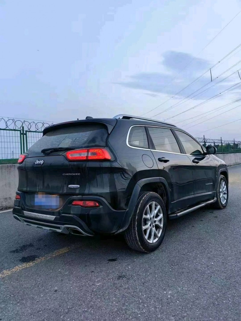 郑州16年Jeep自由光4
