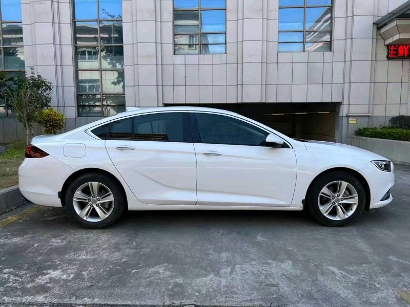 广州18年别克君威8