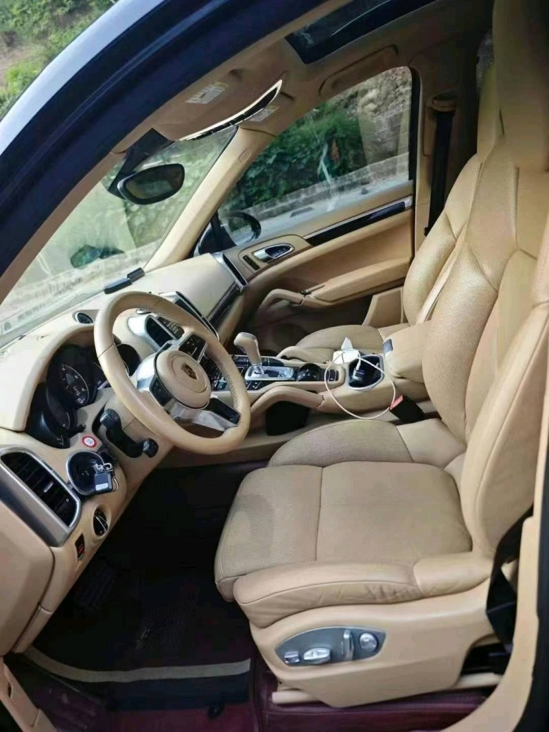 潍坊17年保时捷卡宴5