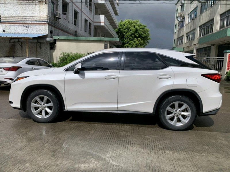 中山17年雷克萨斯RX3