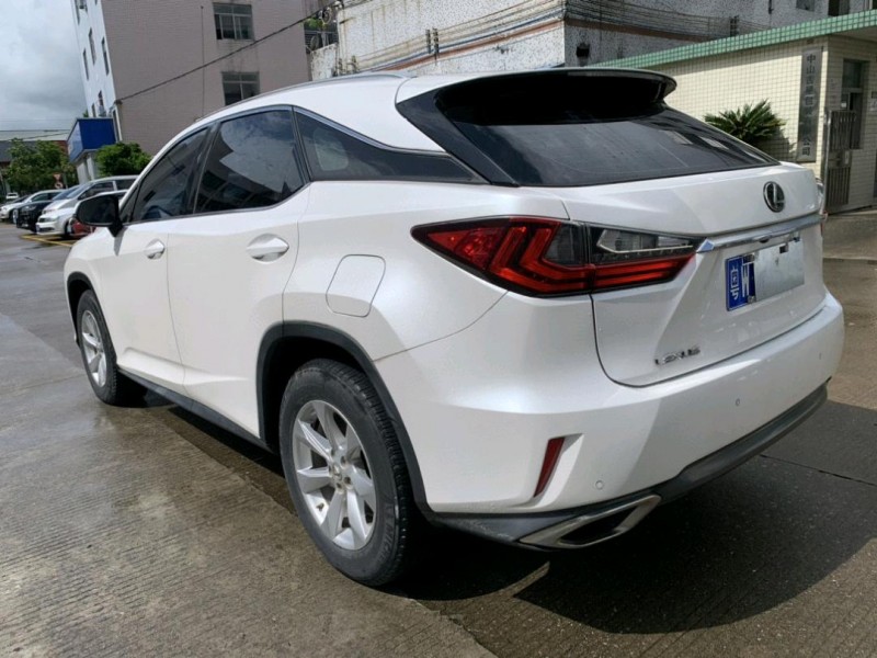 中山17年雷克萨斯RX4