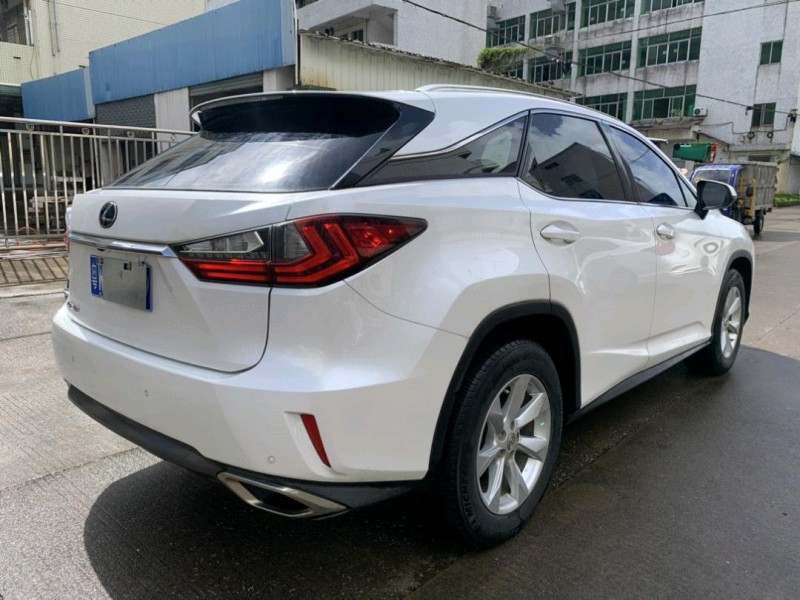 中山17年雷克萨斯RX7
