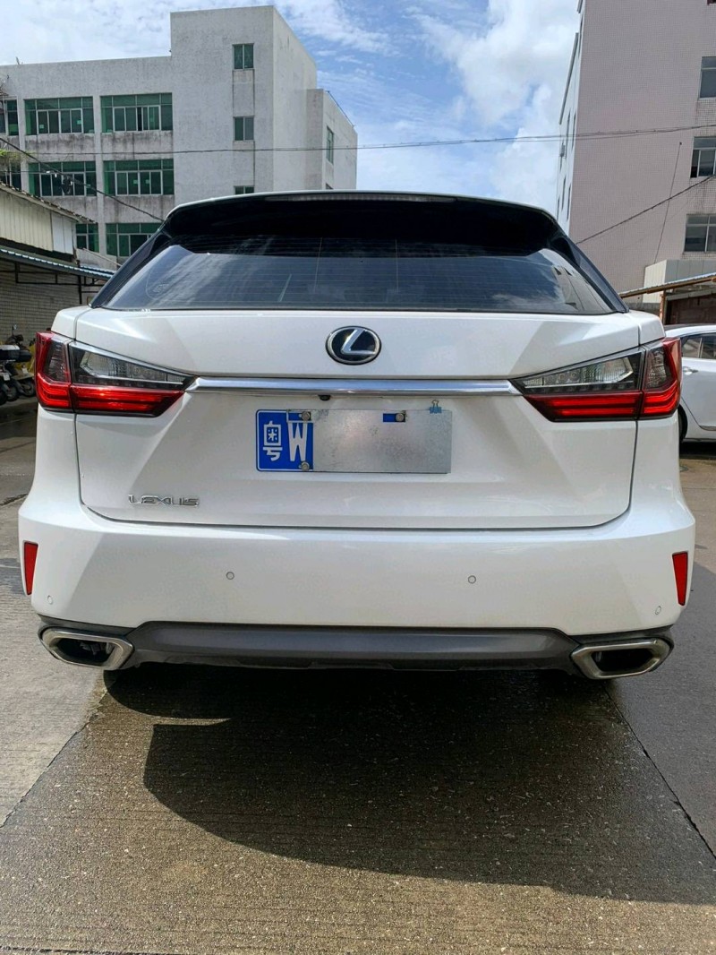 中山17年雷克萨斯RX8