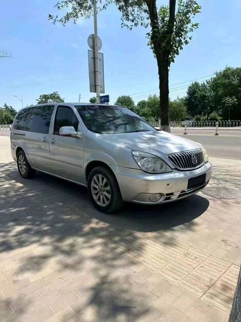 东营11年别克GL82