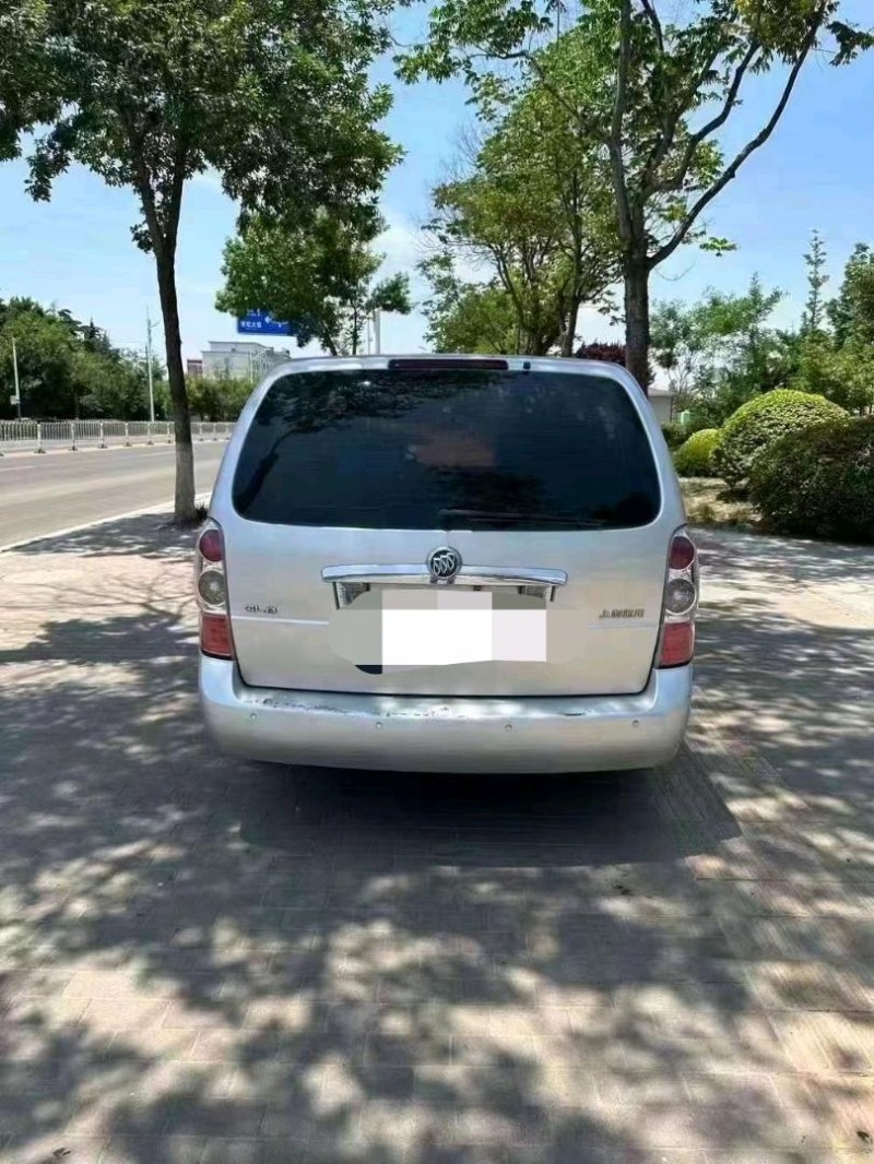 东营11年别克GL86