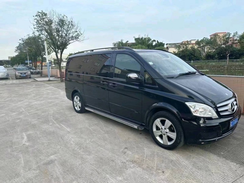 佛山11年奔驰唯雅诺1