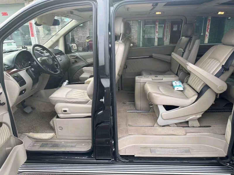 佛山11年奔驰唯雅诺4