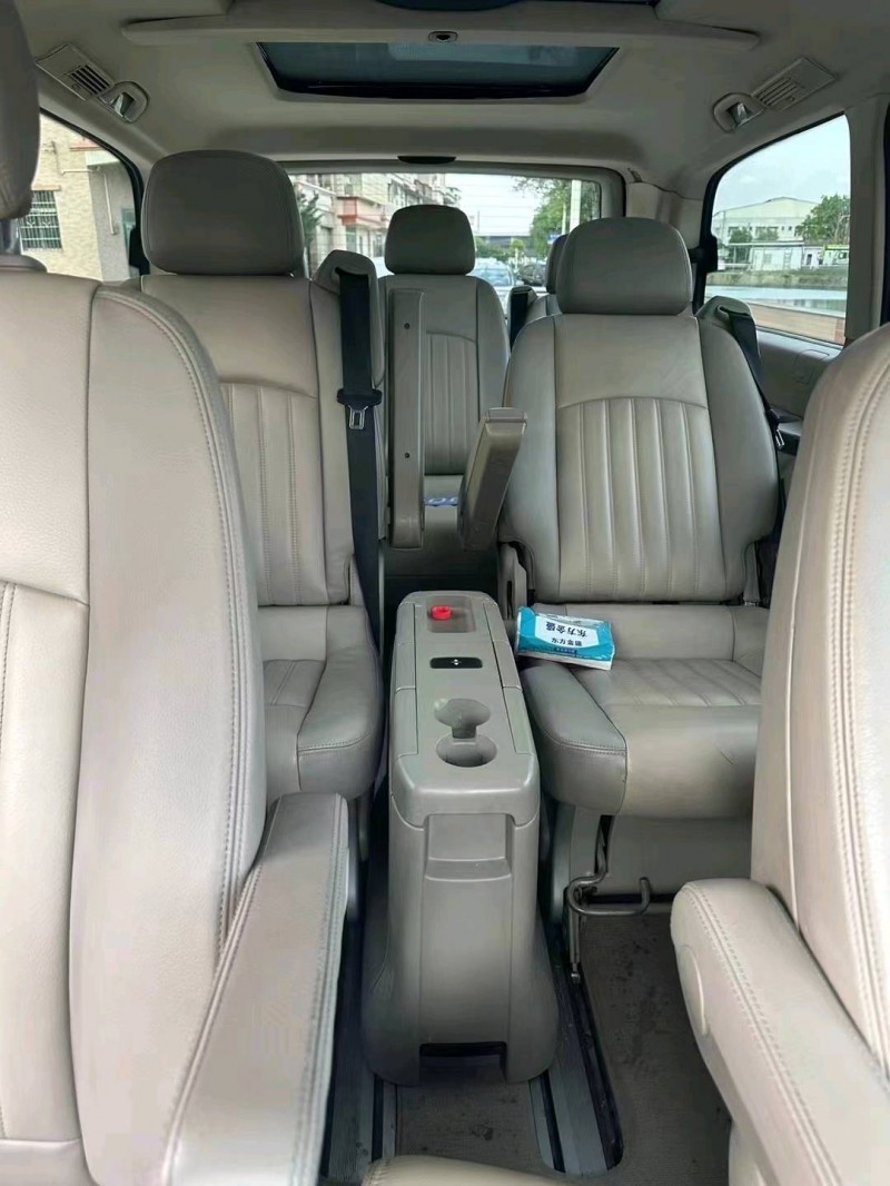 佛山11年奔驰唯雅诺5