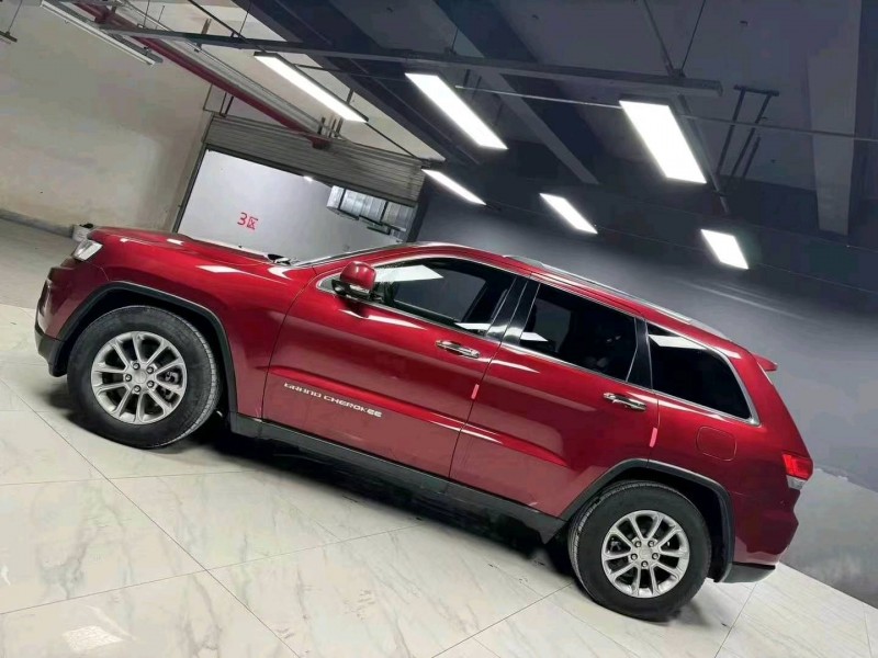 成都16年Jeep大切诺基3