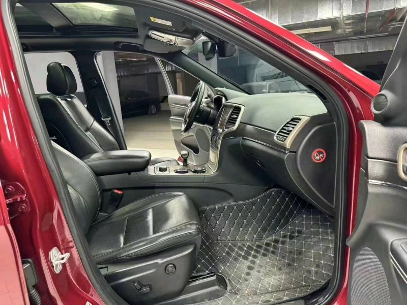 成都16年Jeep大切诺基4