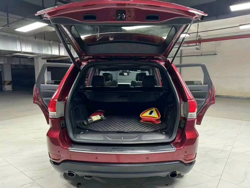 成都16年Jeep大切诺基7