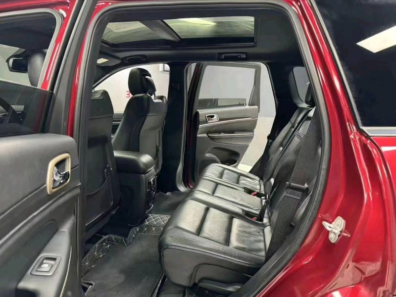 成都16年Jeep大切诺基9