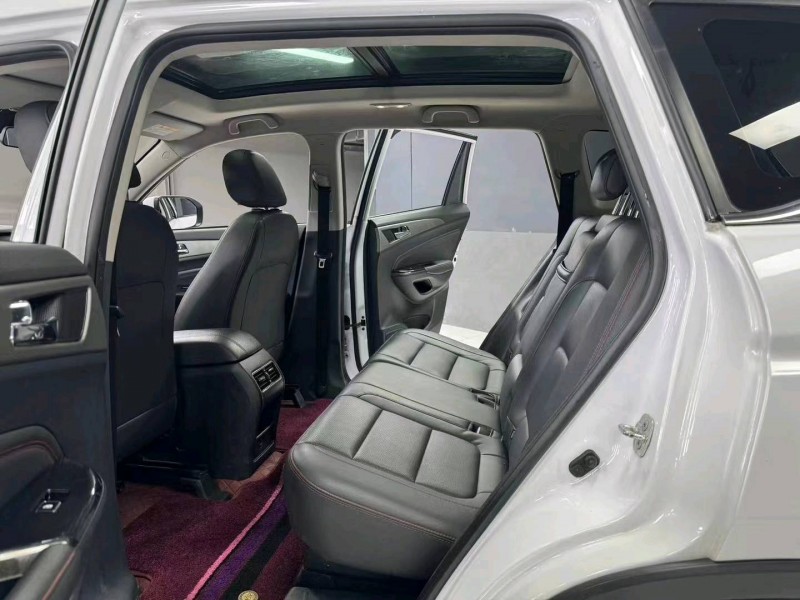 成都19年长安汽车CS758