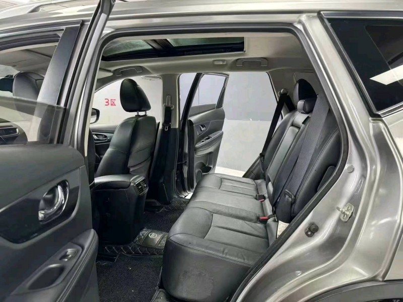 成都14年日产奇骏7