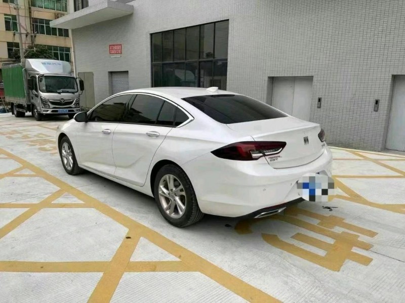 汕头24年别克君威5