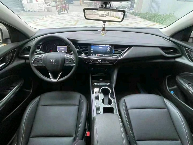 汕头24年别克君威8