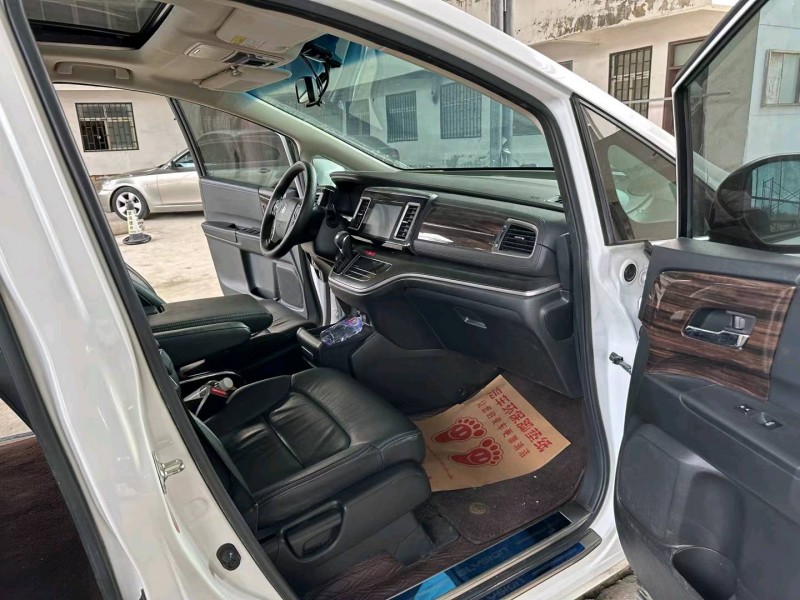 徐州17年本田艾力绅8